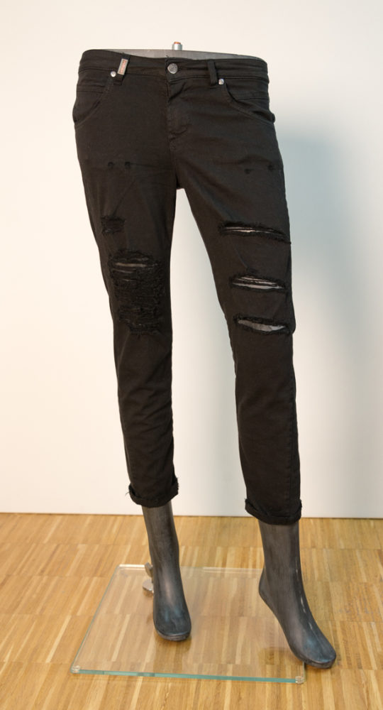 Jeans schwarz mit Schlitzen